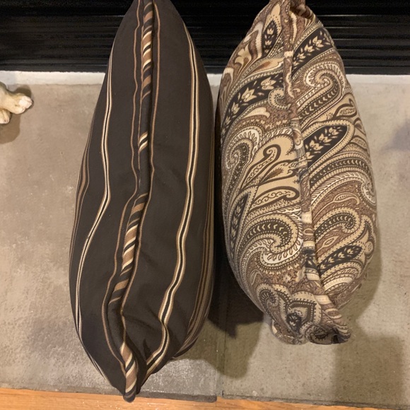 Target Bedding Used Stripe And Paisley Indoor Outdoor Pillows Set